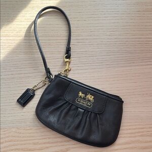 COACH Black Leather Corner Zip Wristlet Pouch Gold Hardware Carriage Logo